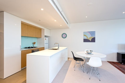 Astra Apartments MacQuarie Park - Accommodation Whitsundays 2