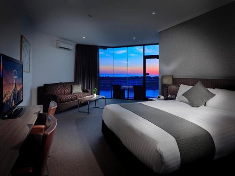 The Lakes Resort Hotel - Accommodation Whitsundays 2