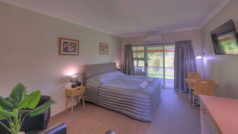 Jacaranda Motor Lodge - Accommodation Whitsundays 1