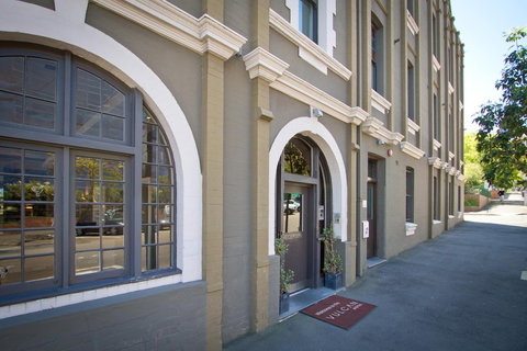 The Vulcan Hotel - Accommodation Whitsundays 1