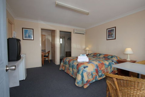 Alexander Motel & Peppercorn Restaurant - Accommodation Whitsundays 0
