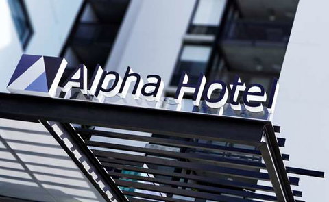 Alpha Mosaic Hotel - Accommodation Whitsundays 2