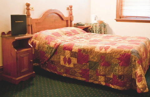 O'Malleys Hotel - Accommodation Whitsundays 1