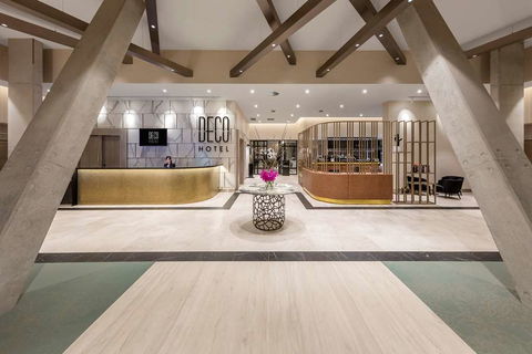 Deco Hotel - Accommodation Whitsundays 0