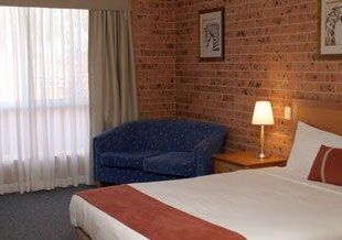 Akuna Motor Inn - Accommodation Whitsundays 0