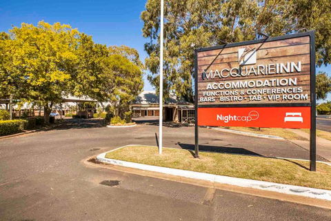 Macquarie Inn - Accommodation Whitsundays 0