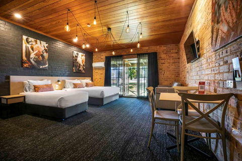 Macquarie Inn - Accommodation Whitsundays 1