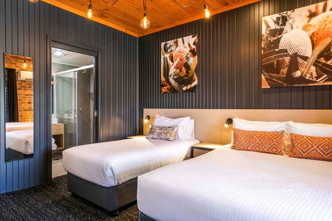 Macquarie Inn - Accommodation Whitsundays 2