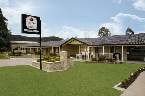 Zig Zag Motel - Accommodation Whitsundays 1