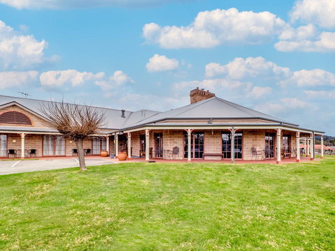 The Bowen Inn Motel - Accommodation Whitsundays 0