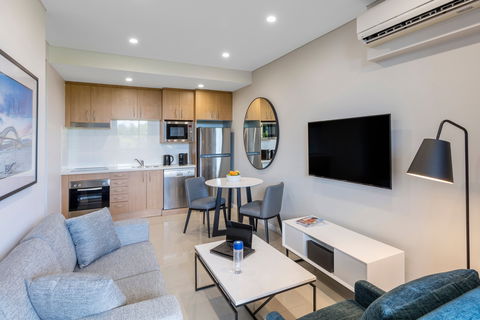 Meriton Suites Waterloo - Accommodation Whitsundays 1