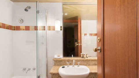 Country Club Tasmania - Accommodation Whitsundays 3