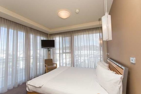 Peppers Seaport Hotel - Accommodation Whitsundays 1