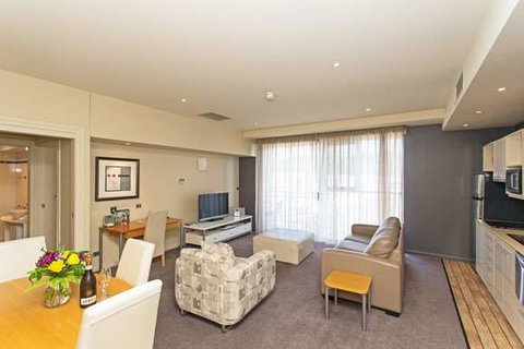 Peppers Seaport Hotel - Accommodation Whitsundays 8