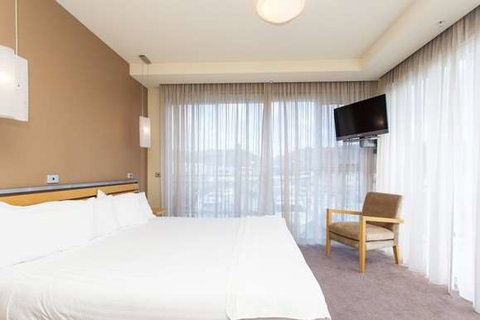 Peppers Seaport Hotel - Accommodation Whitsundays 11