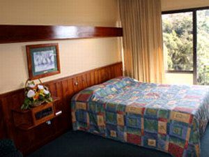Village Family Motor Inn - Accommodation Whitsundays 0