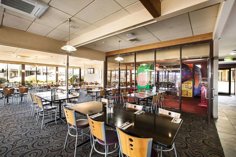 Nightcap at Riverside Hotel - Accommodation Whitsundays 5