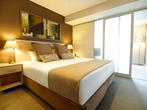 Oaks Embassy - Accommodation Whitsundays 2