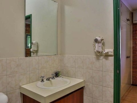 Bayside Holiday Apartments - Accommodation Whitsundays 2