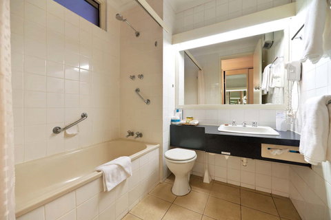 Beachfront Voyager Motor Inn - Accommodation Whitsundays 1