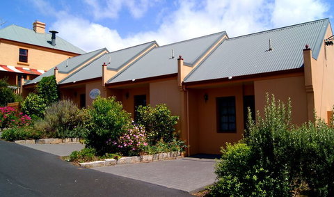 Meredith House and Mews - Accommodation Whitsundays 0