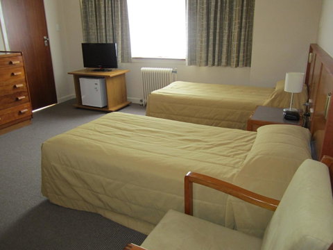 University House - ANU - Accommodation Whitsundays 3