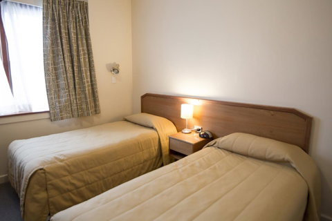 University House - ANU - Accommodation Whitsundays 1