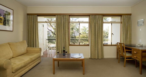 University House - ANU - Accommodation Whitsundays 4