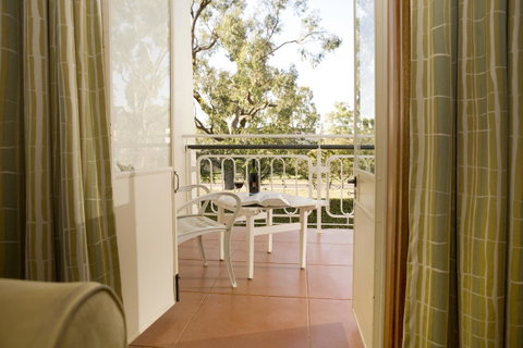 University House - ANU - Accommodation Whitsundays 5