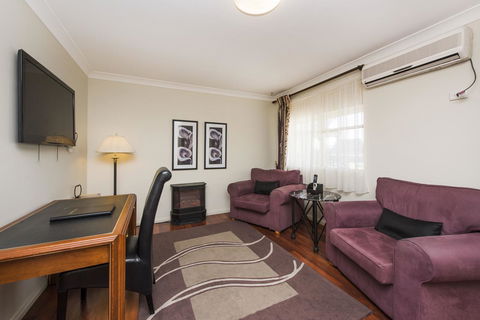 Soldiers Motel - Accommodation Whitsundays 18