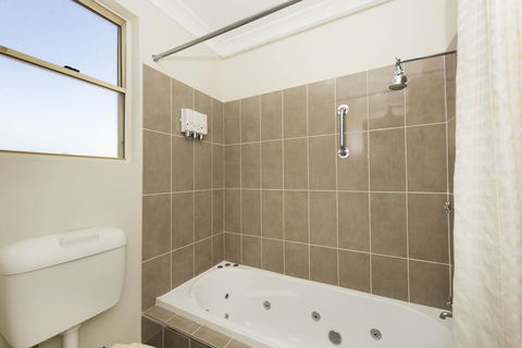 Soldiers Motel - Accommodation Whitsundays 8