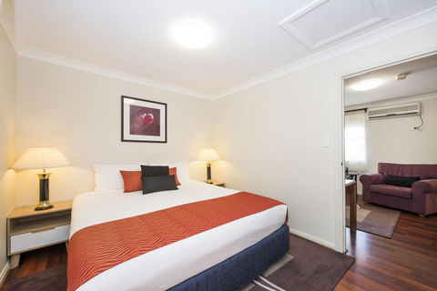 Soldiers Motel - Accommodation Whitsundays 4