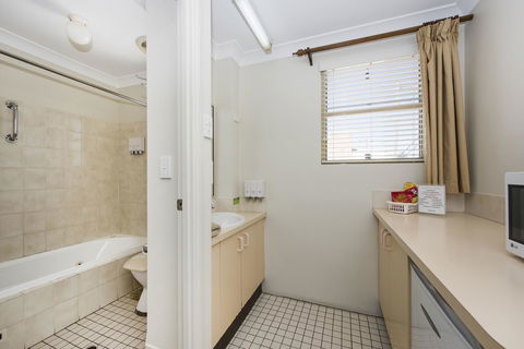 Soldiers Motel - Accommodation Whitsundays 7