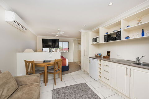 Soldiers Motel - Accommodation Whitsundays 13