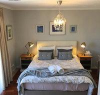 Finches Canberra - Accommodation Whitsundays