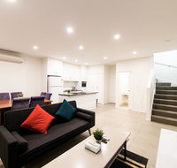 3BR Townhouse Double Garage walk to Lake Ginninderra - Accommodation Whitsundays