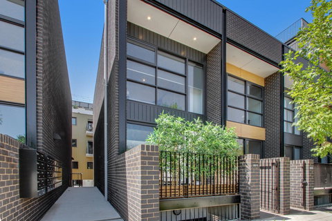 Accommodate Canberra - Parbery - Accommodation Whitsundays 8