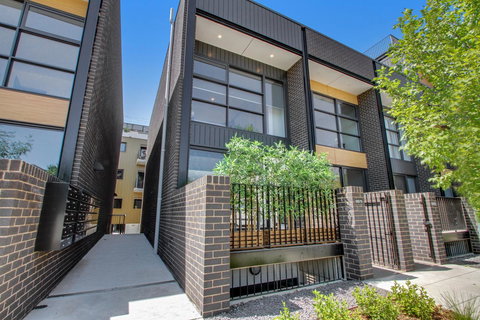 Accommodate Canberra - Parbery - Accommodation Whitsundays 4