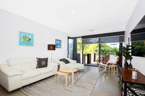 Accommodate Canberra - Parbery - Accommodation Whitsundays 1