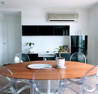 Staying Places - The Avenue - Accommodation Whitsundays