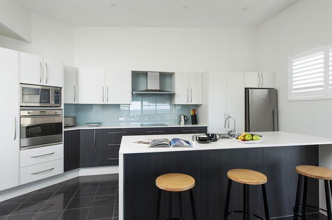 Mollymook Beachfront Penthouse 9 - Accommodation Whitsundays 4