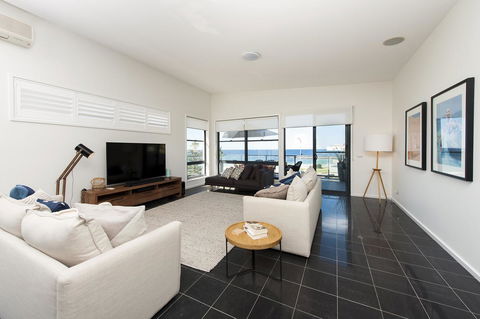 Mollymook Beachfront Penthouse 9 - Accommodation Whitsundays 1