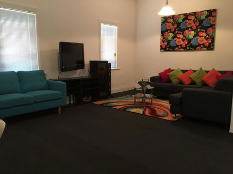 Cowan Street Bungalow - Accommodation Whitsundays 7