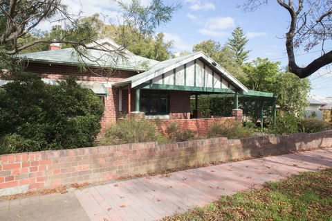 Cowan Street Bungalow - Accommodation Whitsundays 13