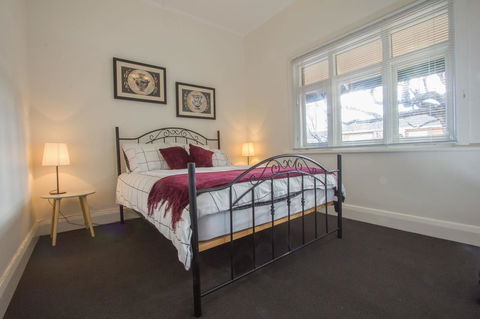Cowan Street Bungalow - Accommodation Whitsundays 4