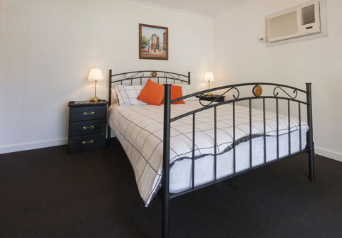 Cowan Street Bungalow - Accommodation Whitsundays 5