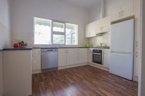 Cowan Street Bungalow - Accommodation Whitsundays 11