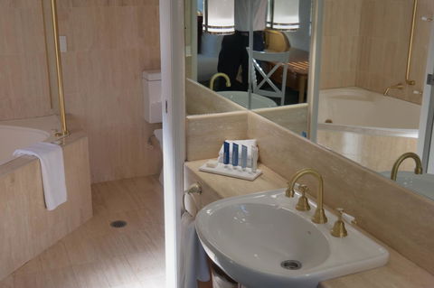Pacific Bay Resort - Accommodation Whitsundays 1