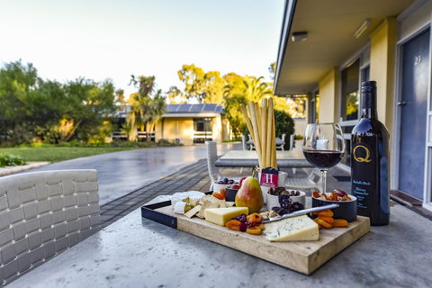 William Macintosh Motor Lodge - Accommodation Whitsundays 1