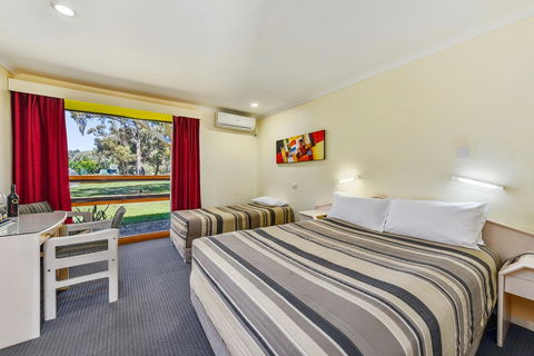 William Macintosh Motor Lodge - Accommodation Whitsundays 11